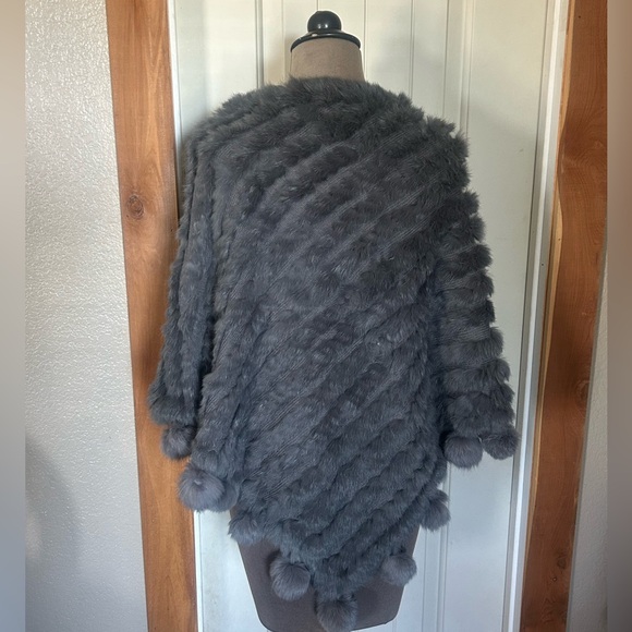 Cape/Poncho - Picture 2 of 10